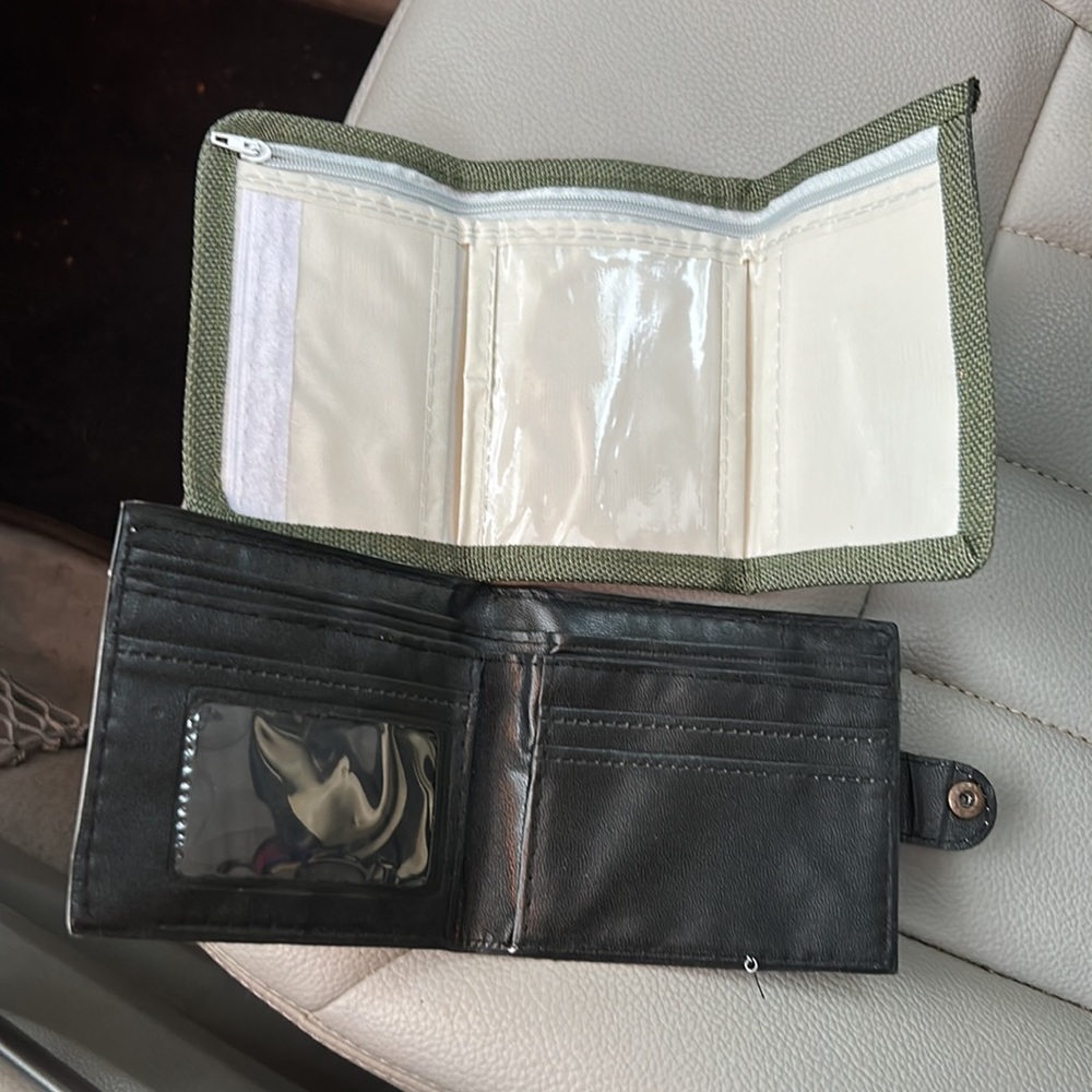 2 wallets $$$$ - Picture 3 of 5